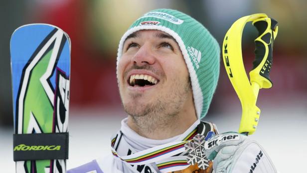Silver medallist Felix Neureuther of Germany reacts during the medal ceremony of the men&#039;s Slalom race at the World Alpine Skiing Championships in Schladming February 17, 2013. REUTERS/Leonhard Foeger (AUSTRIA - Tags: SPORT SKIING)