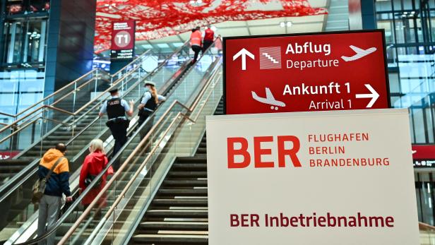 Nach 14 Jahren: Pannenflughafen BER eröffnet mitten in Luftfahrtskrise