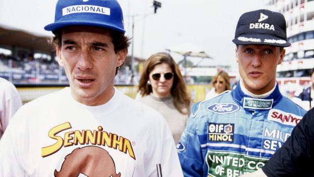 1. Mai 1994: Nach dem Fahrermeeting kurz vor Rennstart wirkt Ayrton Senna gezeichnet