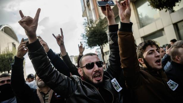 Frankreich will rechtsextreme türkische "Graue Wölfe" verbieten