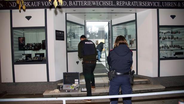 Ebreichsdorf: Täter nach Einbruch bei Juwelier auf der Flucht