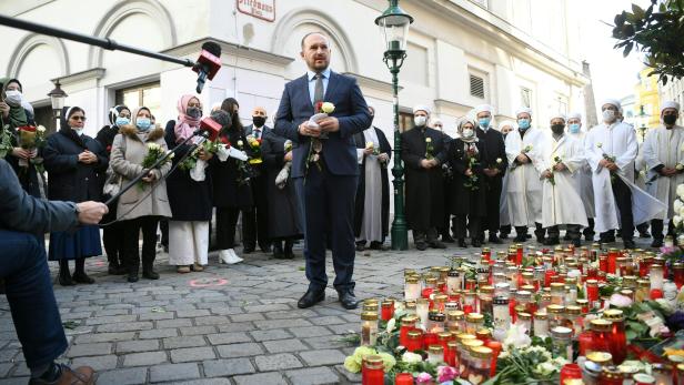 IGGÖ-Präsident Ümit Vural an einem der Tatorte des Terroranschlags vom 2. November 2020