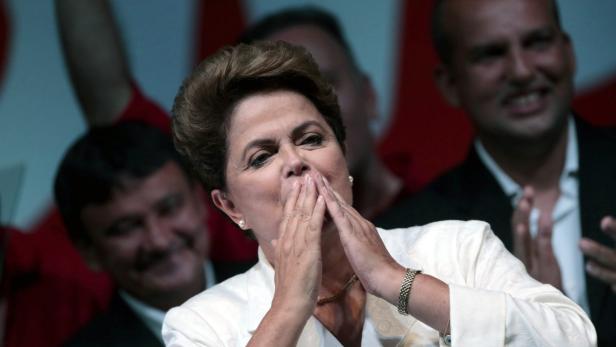 Dilma Rousseff gewinnt die Wahlen knapp.
