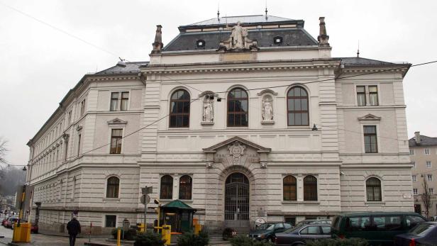 Am Landesgericht Salzburg ist am Freitag ein 50-jähriger Mann in einem fortgesetzten Prozess wegen versuchten Mordes zu 15 Jahren Haft verurteilt worden.Das Urteil ist nicht rechtskräftig.