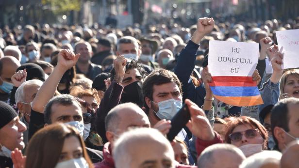 Berg-Karabach: Tausende protestieren in Armenien gegen Waffenruhe