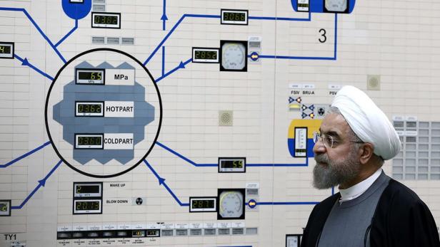 Präsident Rouhani in einer Atomanlage,