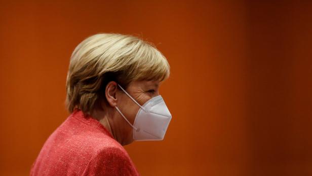Merkel-Fan stellt Kanzlerin als Wachsfigur in Restaurant aus