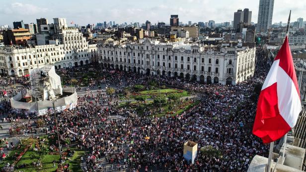 Perus Präsident tritt nach Protesten zurück
