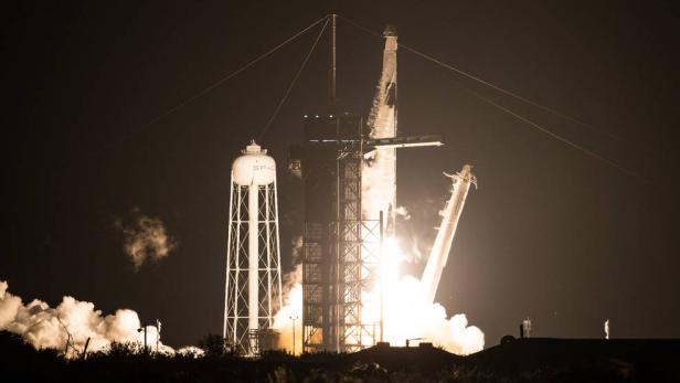 SpaceX: Crew Dragon mit vier Astronauten zur ISS gestartet