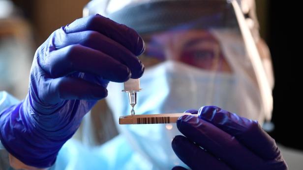 Kampf um Schnäppchen vor Lockdown; Neuer Impfstoff entwickelt