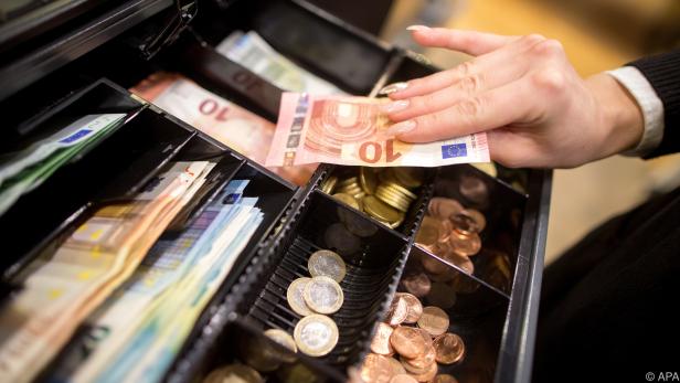 Bei 17 Schließtagen läge der Umsatzverlust bei 2,2 Mrd. Euro brutto