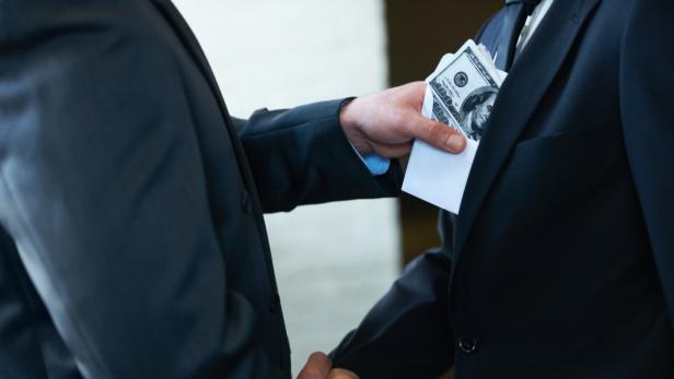 Pralinen bis Geldkuverts: Neuer Verhaltenskodex gegen Korruption