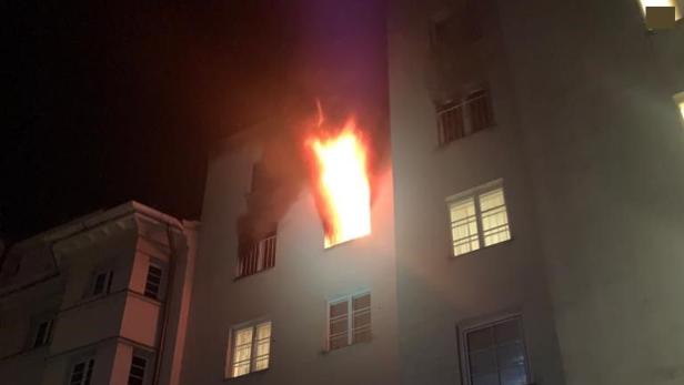 Wien-Landstraße: Feuerwehr rettet Bewohner vor Wohnungsbrand