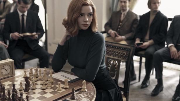 Anya Taylor-Joy begeistert als Schach-Sensation Beth Harmon im Netflix-Hit &quot;The Queen&#039;s Gambit&quot; („Das Damengambit“)