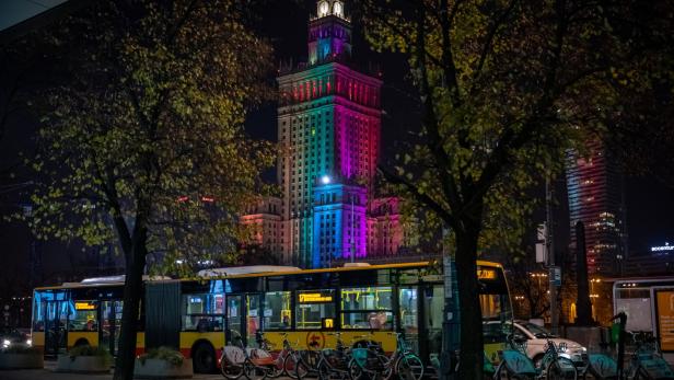Regenbogenfarben und Sehnsucht nach mehr Liberalität in Warschau
