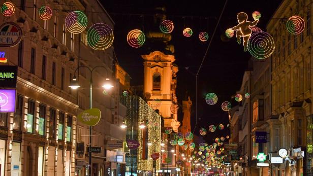 Bunte Seifenblasen weisen den Weg durch die Linzer Innenstadt