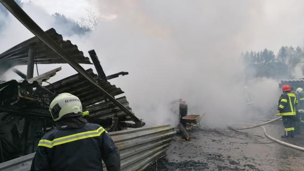 Lockenhaus: Wirtschaftsgebäude stand in Flammen