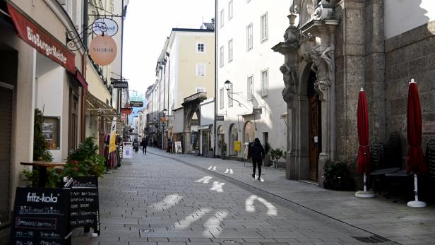 November-Lockdown: Die leere Linzergasse in Salzburg.