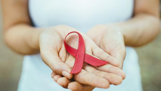 Welt-Aids-Tag: Späte Diagnosen erschweren weiterhin die Therapie