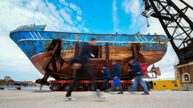 Disput um Flüchtlingsboot bei der Venedig-Biennale
