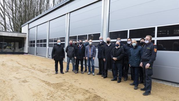 Dachgleiche: Der Rohbau des neuen FF-Haus Krems-Süd ist fertig