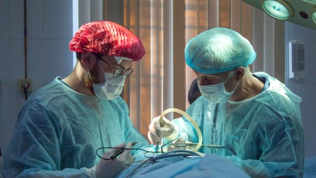 Intensivbetten mit Corona-Patienten belegt: Krebs-OP abgesagt