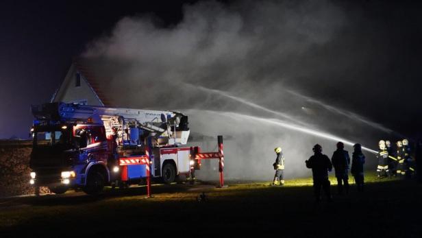 Feuerwehren hatten Schuppenbrand rasch unter Kontrolle