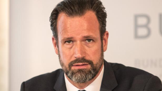 Heftige Kritik der Opposition am neuen BK-Chef Holzer