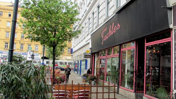 Das Wiener Lokal Tachles ermöglicht seinen Gästen Kaffee und kleine Speisen für Bedürftige zu spenden.