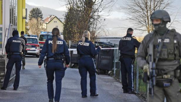 TIROL: SCHUSSABGABE NACH ATTACKE MIT STICHWAFFE IN INNSBRUCK - TÄTER VERLETZT