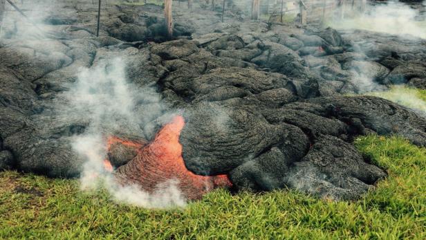 Lava des Vulkans Kilauea bedroht zunehmend Häuser in einer entlegenen Ortschaft auf Hawaii.