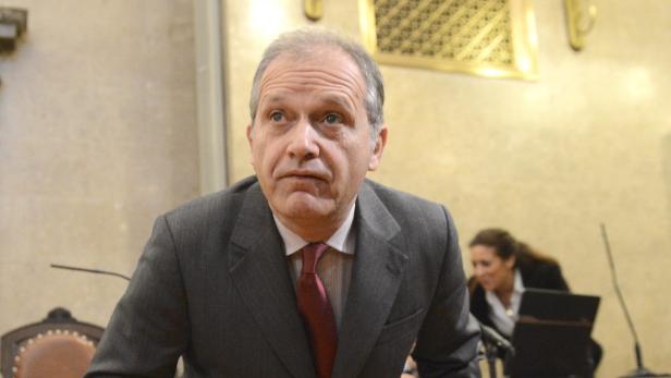 epa03535859 (FILE) A file picture dated 06 December 2012 shows former member of the European Parliament and former Interior Minister of Austria, Ernst Strasser, as he appears in court to answer charges of corruption, in Vienna, Austria, 06 December 2012. According to media reports 14 January 2013, Ernst Strasser was found guilty of corruption and sentenced to a four-year prison term Monday in Vienna for trying to influence EU laws in exchange for money. Strasser had taken the bait of two British undercover reporters from the Sunday Times who posed as lobbyists seeking Strasser&#039;s services. EPA/HELMUT FOHRINGER