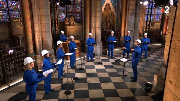 Notre-Dame: Weihnachtskonzert mit Helm und Blaumann