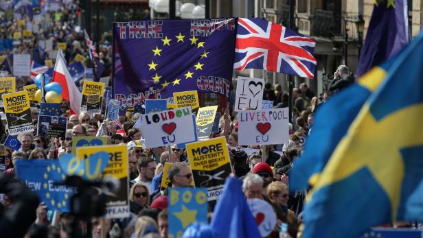 "Nationale Selbstbeschädigung": Pressestimmen zum Brexit-Deal
