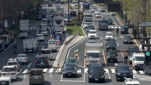 Japan will bis Mitte der 2030er Jahre Autos mit Verbrenner verbieten