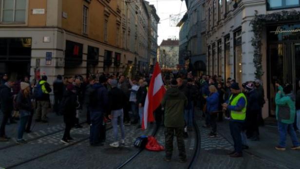 Unangemeldete Corona-Demo in Graz mit mehreren hundert Teilnehmern