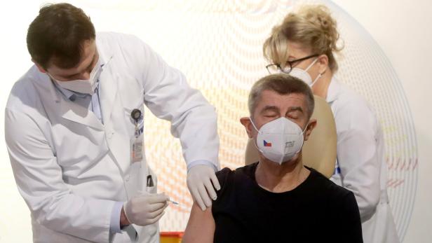 Tschechiens Premier Babis war einer der Ersten, die sich impfen ließen