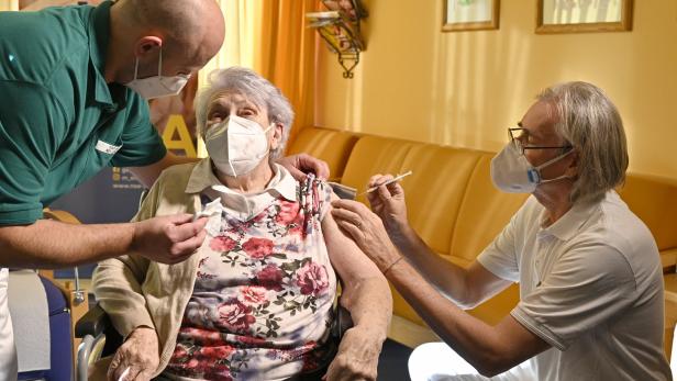Erste Corona-Impfungen in Niederösterreich: 89-Jährige war unaufgeregt