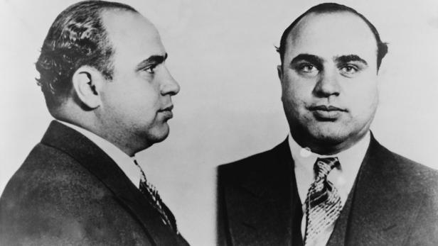 Fahndungsfoto von Al Capone, der illegal mit Alkohol handelte