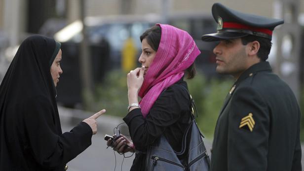 Festnahmen im Iran wegen Mode-Fotos ohne Kopftuch