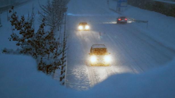 Schneefall: Kettenpflicht und Straßensperren in Kärnten