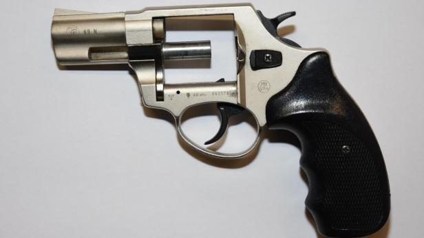 Wien-Favoriten: Mann richtet Revolver auf Polizisten