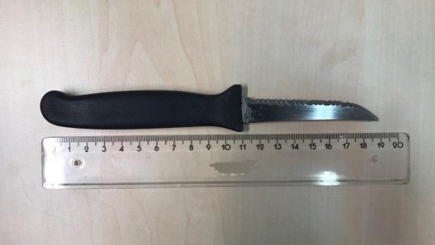 Festnahme: Verdächtiger attackiert Freundin mit Messer