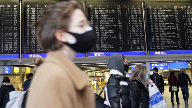 Viele europäische Länder haben die Flugverbindungen mit England wegen der neuen Virusvariante eingestellt.