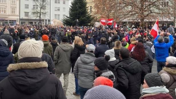 Festnahmen bei Corona-Demo in Wiener Neustadt