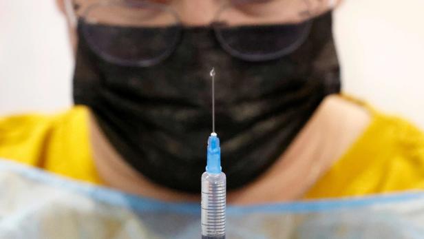 25.000 Euro Strafe: Deutschland will gegen Impf-Vordränger vorgehen
