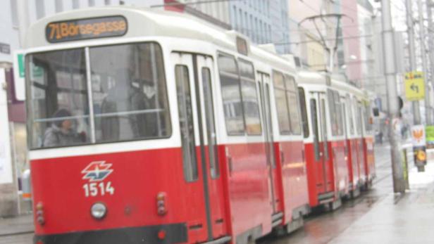 Schwerer Unfall in Wien: Mann von Straßenbahn erfasst und in Lebensgefahr