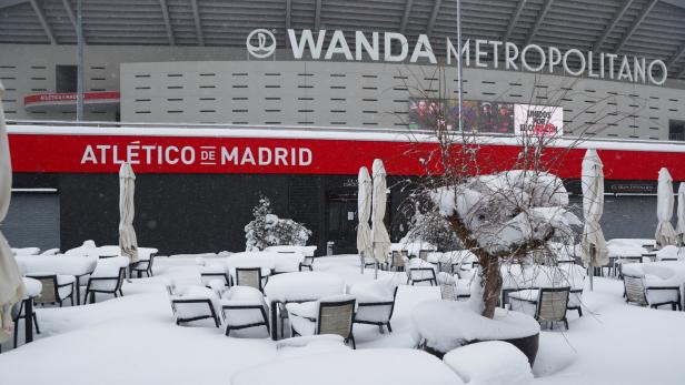 Winter-Idylle: Das Stadion von Atletico Madrid im Schnee
