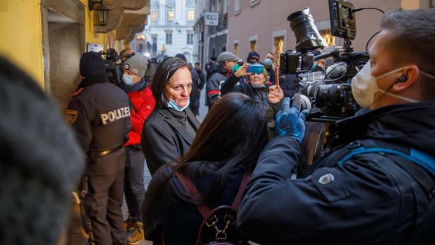 Alexandra Pervulesko (51) öffnete trotz Lockdown ihr &quot;Badcafe&quot; in der Linzer Altstadt.