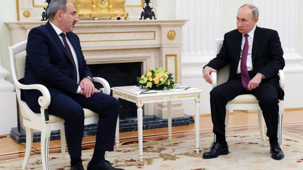 Putin vereinbart mit Armenien und Aserbaidschan Programm für Karabach